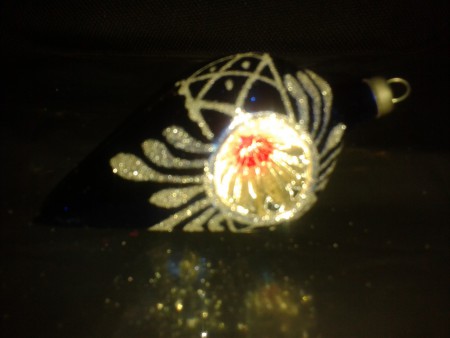 Esfera de vidrio platinada con base azul y plateado en medio $65.00 la docena